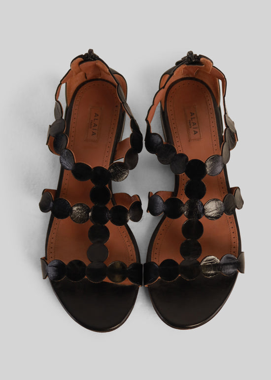 ALAÏA scalloped flat sandals - EU39
